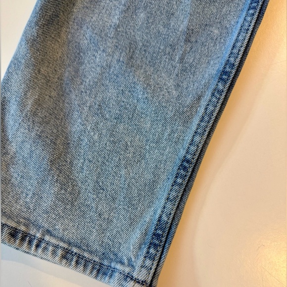 Hollister Light Blue Distressed Ultra High Rise Mom Jeans Size 9L Excellent Cond - Picture 3 of 12